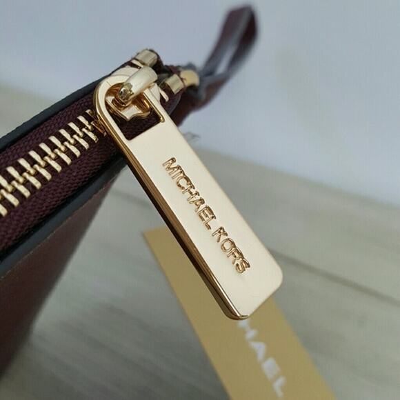 Michael Kors Saffiano Studded zip clutch merlot - Picture 5 of 7